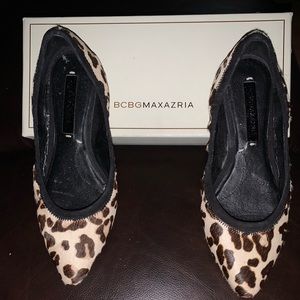 BCBG Ma-Thayer leopard print flats